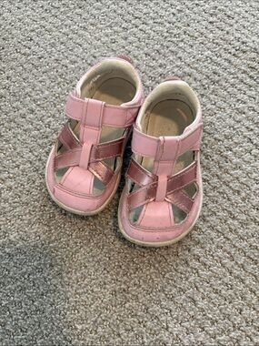 Girls Pink Closed-Toe Strappy Sandals with Hook-and-Loop Closure